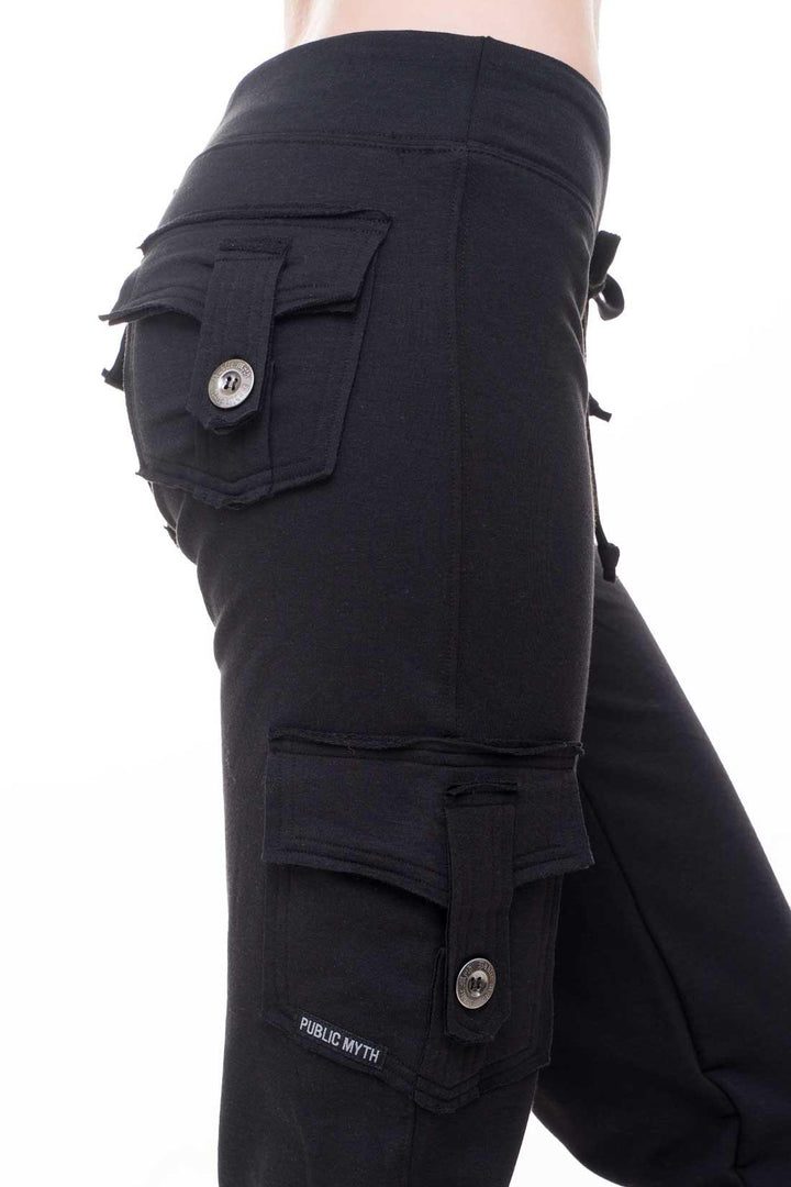 Cargo pockets on capri pant in black