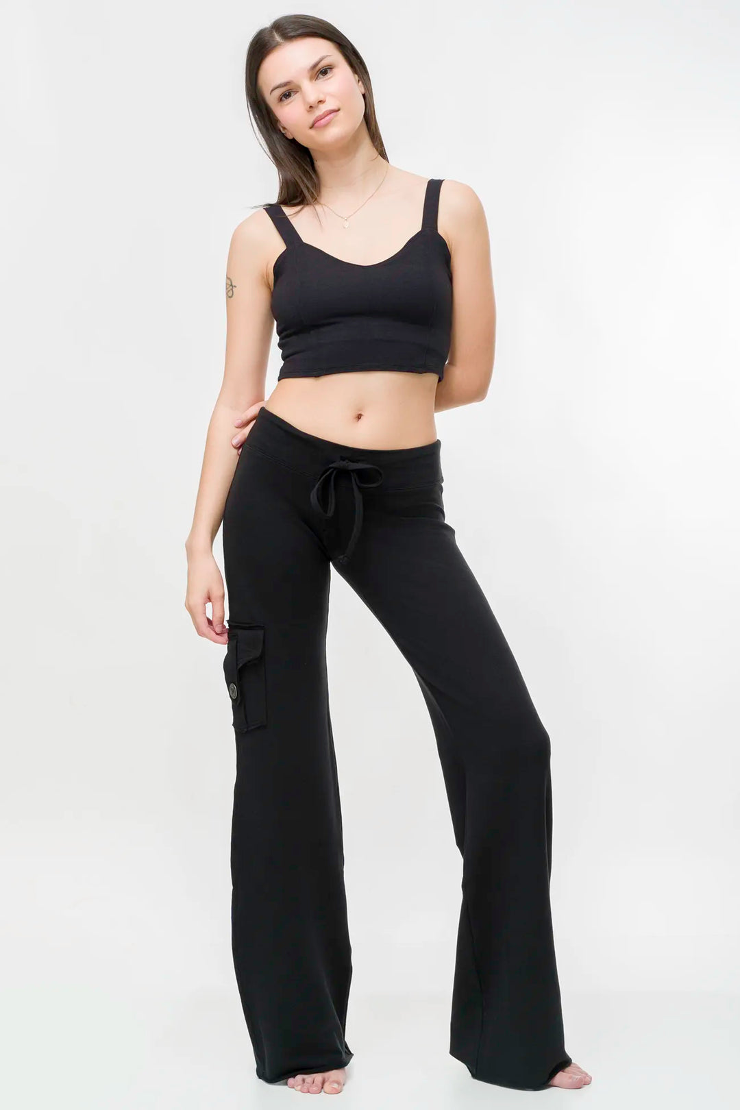 Black yoga pant outfit with pockets and bamboo bra