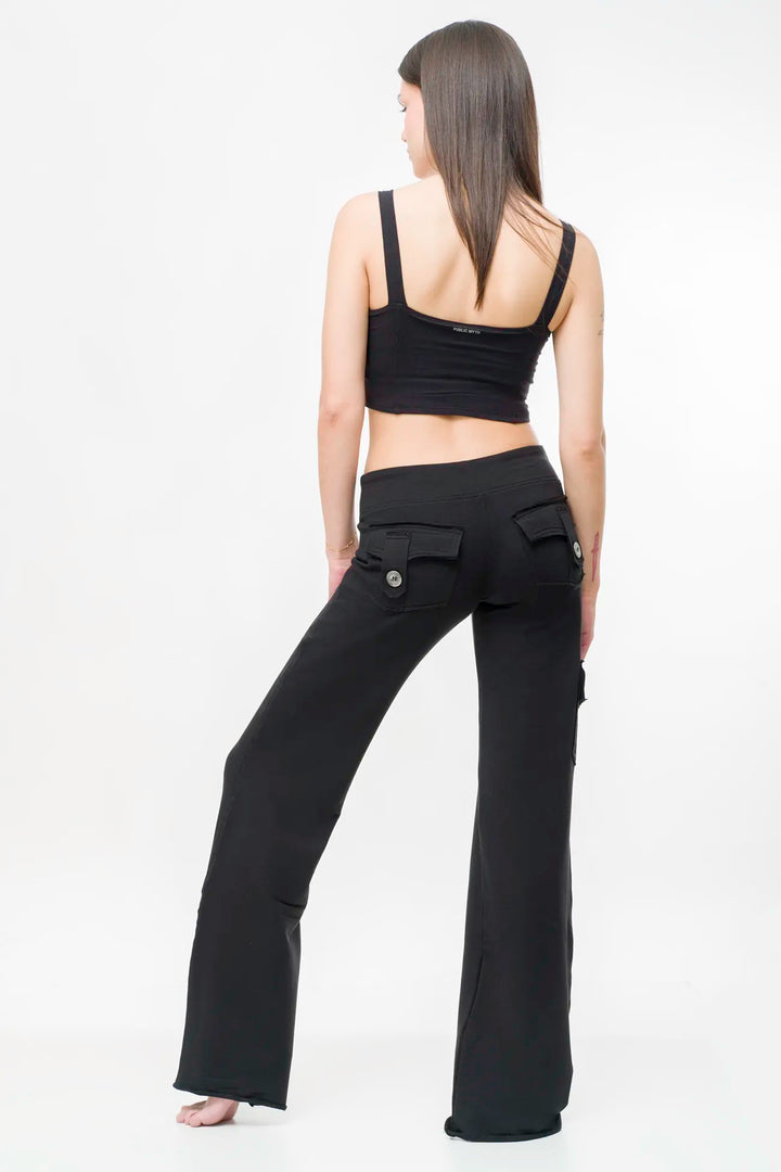 Black yoga pant with back pockets and bamboo bra