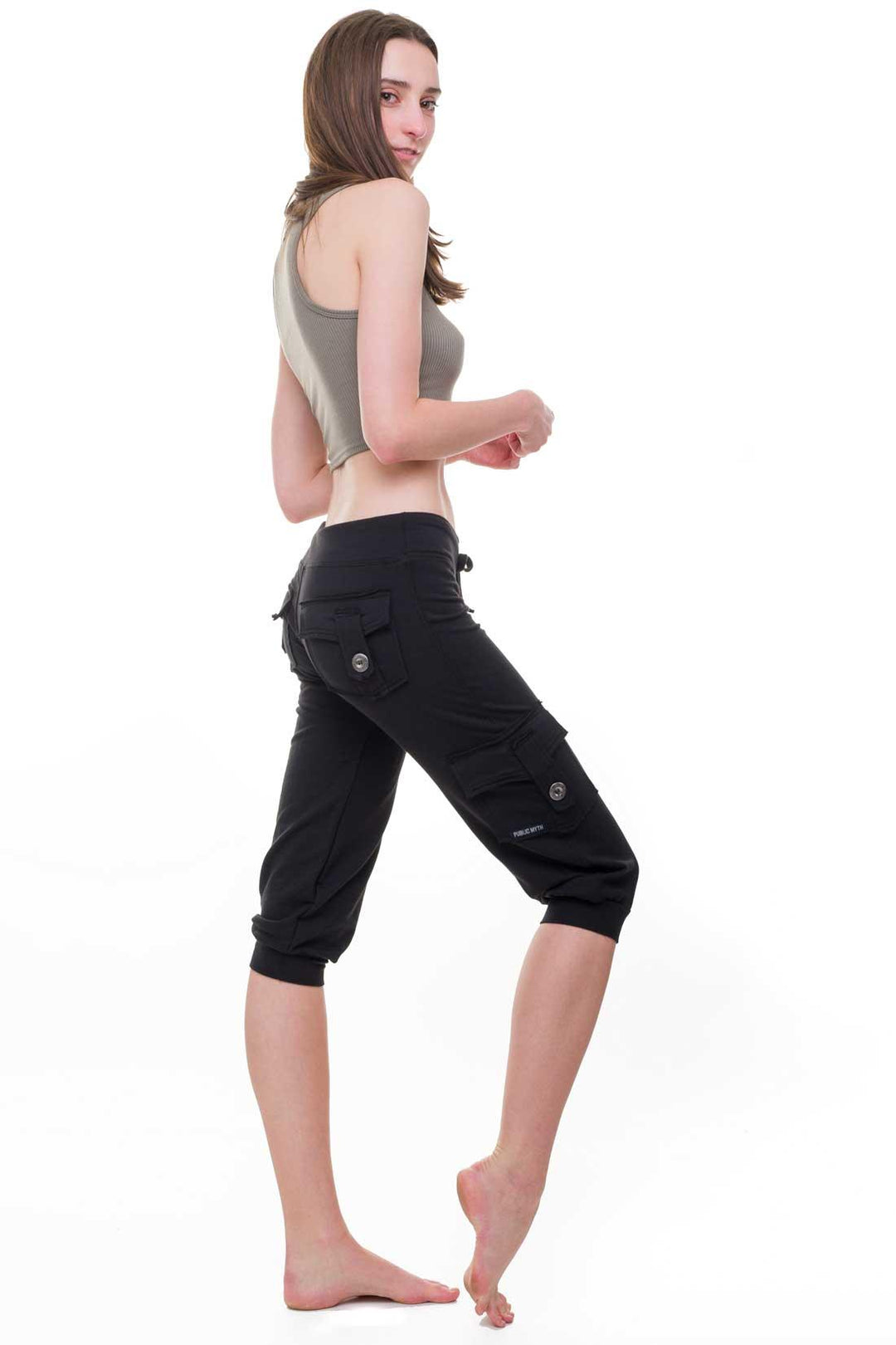 Black pocket capri pant outfit with green crop tank